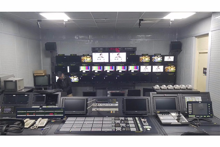 台湾电视台TVBS采购42套17寸技监级调色监视器KVM-1760D