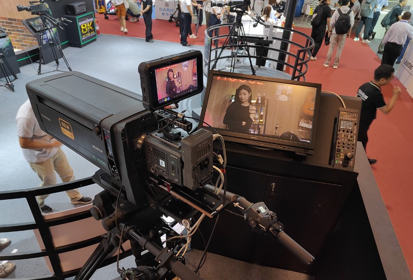 康维讯监视器与富士镜头和摄像机结合的拍摄解决方案