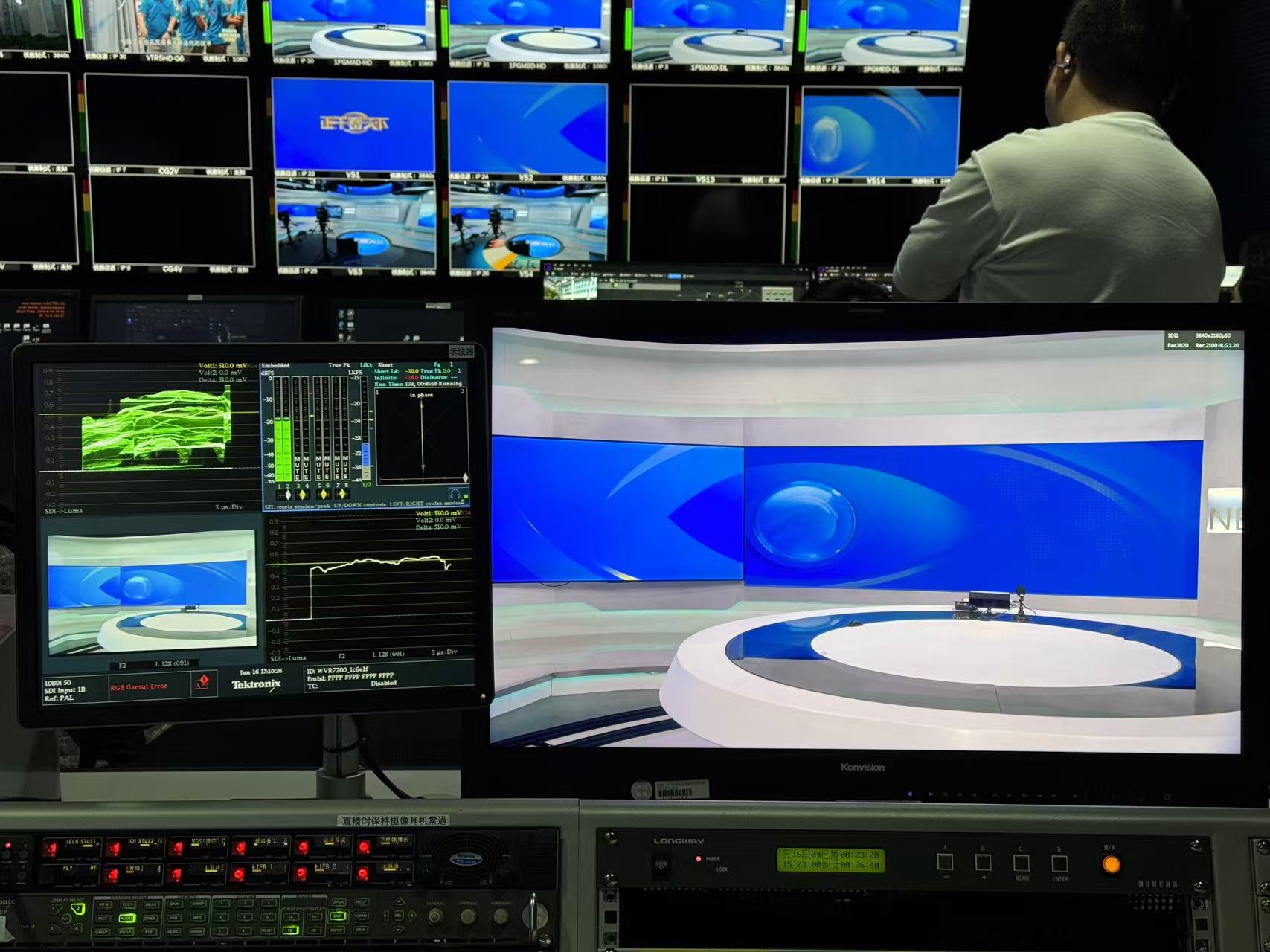 康维讯Mini-LED主控级监视器.jpg 康维讯Mini-LED主控级监视器.jpg